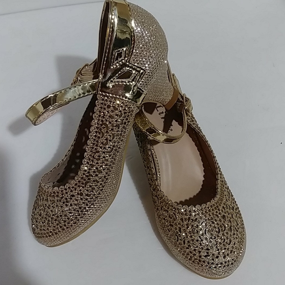 Girls Champagne Dress Shoes w Small Heel - Picture 3 of 7